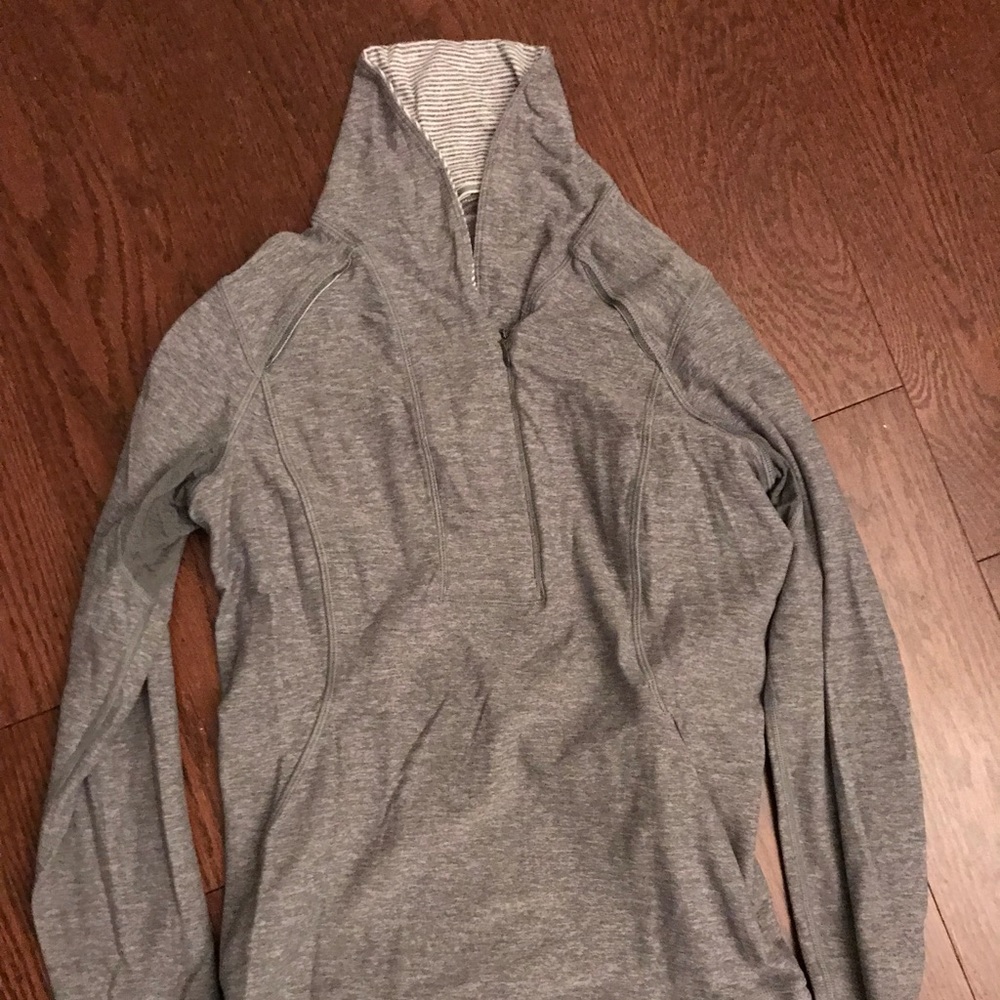 Lululemon size 8 pullover